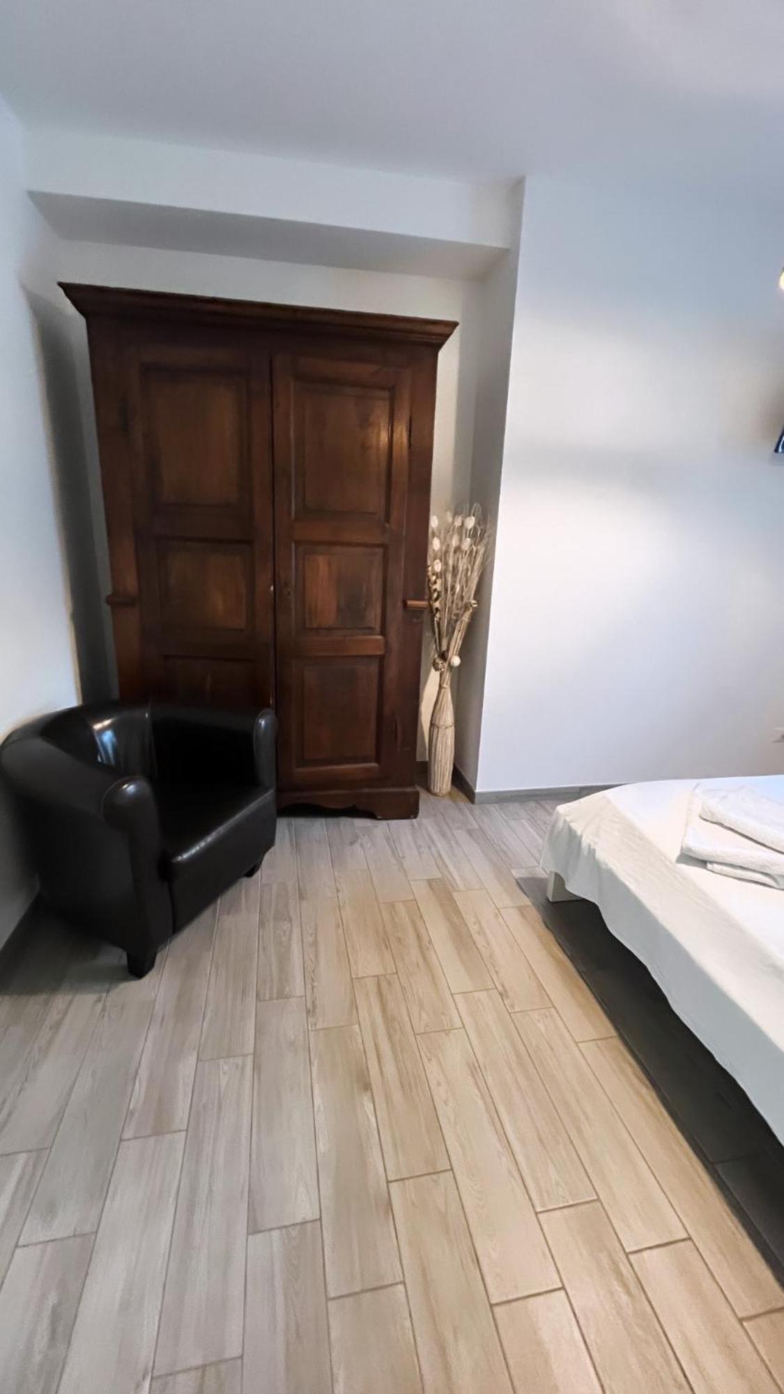 Santa Caterina Apartment Crema Exterior photo